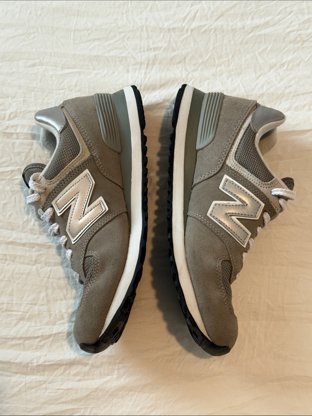 New Balance 574 Gray/White Classic Athletic Shoes 7.5 wide
